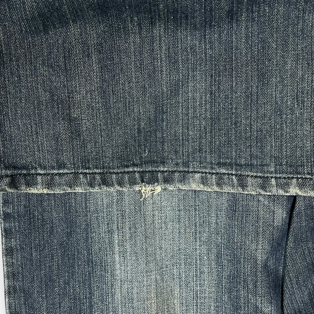 Flypaper‎ Jeans Mens 38x32 Blue Distressed Bootcut Denim Whiskered Green Thread